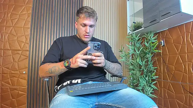 Snapshot of keane_lee chatting on March 14, 8:17 pm keane lee online show from March 14, 8:17 pm