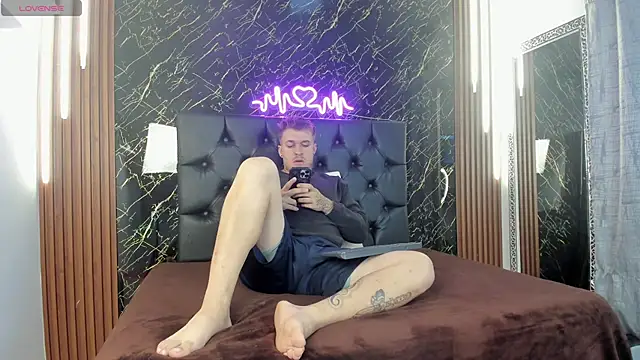 keane lee online show from November 6, 1:04 pm