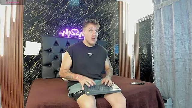 keane lee online show from November 28, 12:38 pm