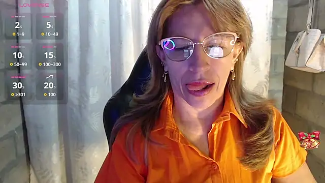 Chayla Ruiz online show from March 10, 1:37 pm