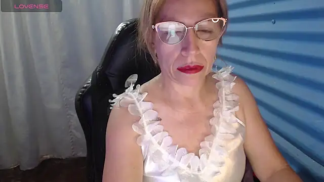 Chayla Ruiz online show from April 7, 11:23 am