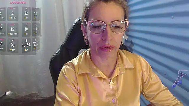 Snapshot of Chayla_Ruiz chatting on June 3, 1:23 pm Chayla Ruiz online show from June 3, 1:23 pm