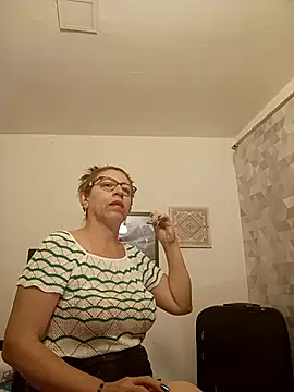 Snapshot of Chayla_Ruiz chatting on September 10, 12:20 am Chayla Ruiz online show from September 10, 12:20 am