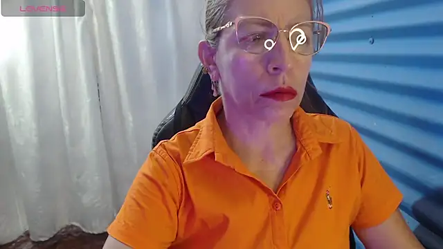 Chayla Ruiz online show from April 9, 2:12 pm