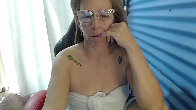 Chayla Ruiz online show from April 19, 3:46 pm