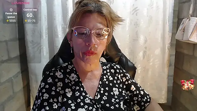 Chayla Ruiz online show from February 28, 9:47 pm