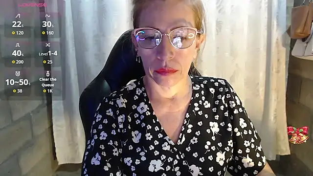 Chayla Ruiz online show from March 12, 1:15 pm