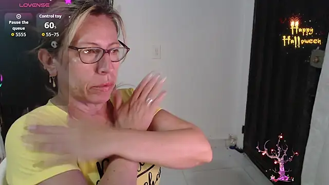 Chayla Ruiz online show from November 10, 10:26 pm