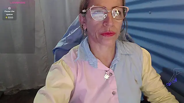 Chayla Ruiz online show from May 23, 1:10 pm