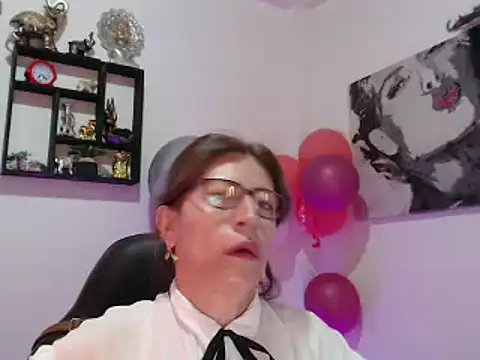 Snapshot of Chayla_Ruiz chatting on March 4, 9:43 pm Chayla Ruiz online show from March 4, 9:43 pm