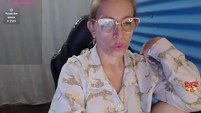 Chayla Ruiz online show from April 14, 11:43 pm