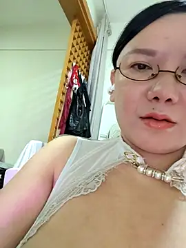 Snapshot of LILYsweetfcup chatting on November 16, 12:32 pm LILYsweetfcup online show from November 16, 12:32 pm