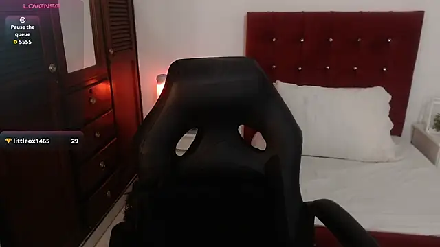 Wanda Milf online show from October 28, 9:47 pm