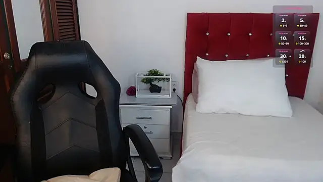 Wanda Milf online show from March 26, 9:13 pm