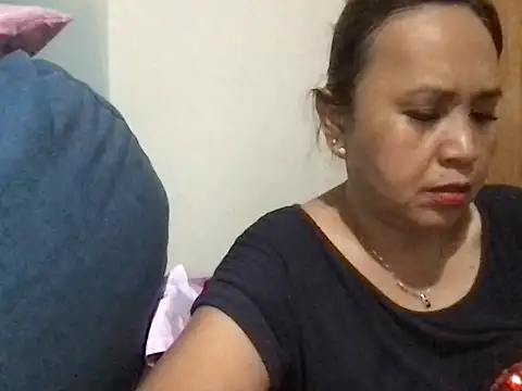 Snapshot of Lhadycarolyn chatting on March 10, 1:10 pm Lhadycarolyn online show from March 10, 1:10 pm