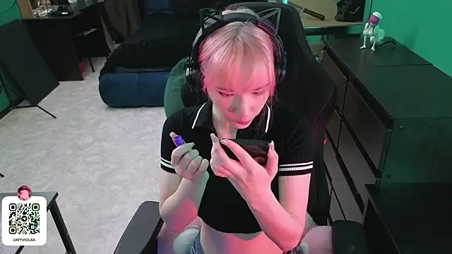 Maya Viola online show from April 15, 5:35 am