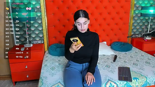 VallerieJones online show from April 3, 9:27 am