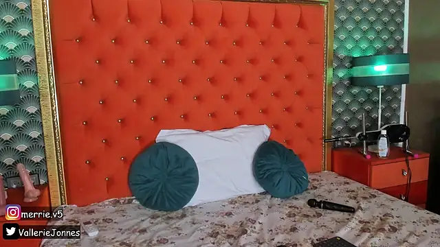 VallerieJones online show from February 23, 8:37 am