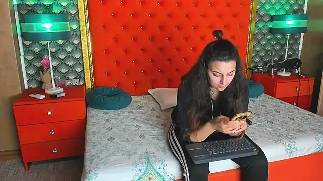 Snapshot of VallerieJones chatting on May 19, 7:59 am VallerieJones online show from May 19, 7:59 am