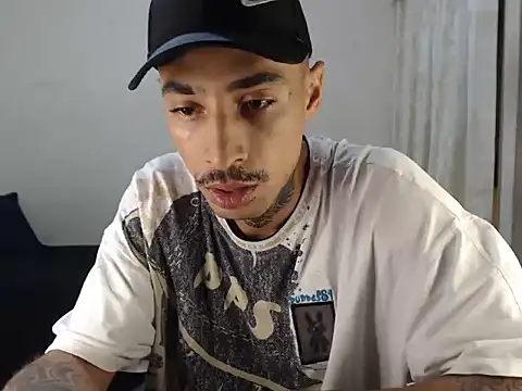 emiliano hottt online show from October 27, 8:21 pm