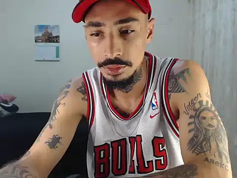 emiliano hottt online show from February 22, 7:00 am