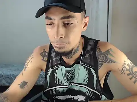 emiliano hottt online show from December 15, 4:37 pm