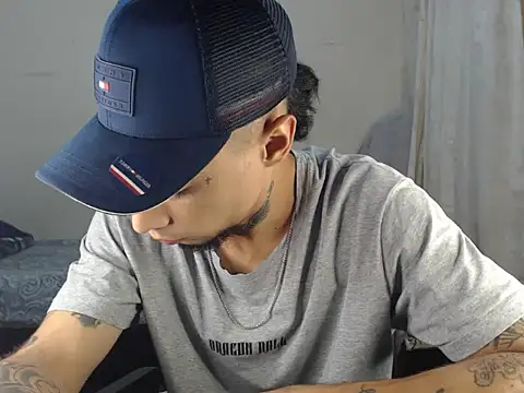 emiliano hottt online show from March 9, 3:43 am