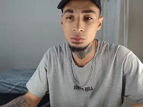 emiliano hottt online show from January 26, 7:20 pm