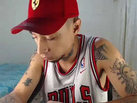 emiliano hottt online show from December 4, 5:12 pm