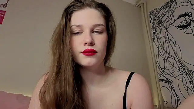 Snapshot of LisaSweetie chatting on June 12, 8:39 pm LisaSweetie online show from June 12, 8:39 pm