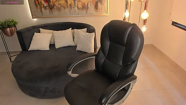 Snapshot of MaryLewis_ chatting on September 28, 5:42 pm MaryLewis online show from September 28, 5:42 pm