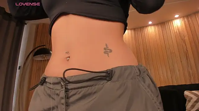 MaryLewis  online show from April 5, 12:45 pm