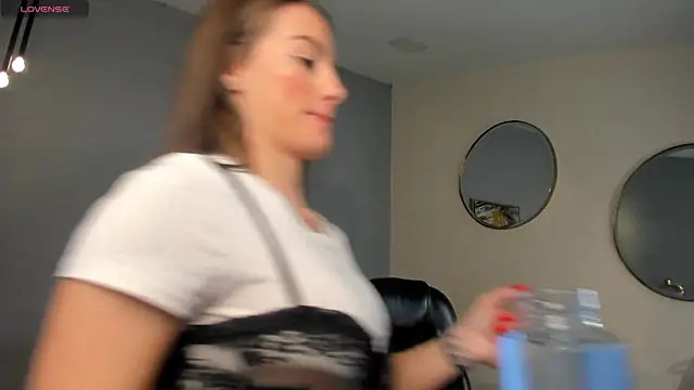 Snapshot of MaryLewis_ chatting on January 12, 1:07 pm MaryLewis online show from January 12, 1:07 pm