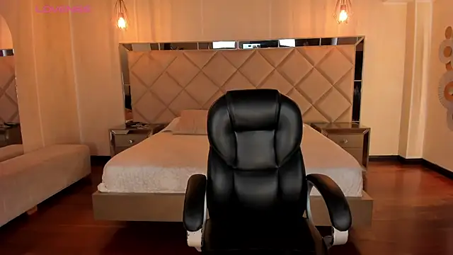 MaryLewis  online show from April 10, 12:01 pm