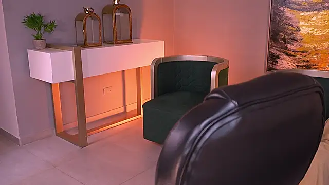 KateSunder online show from April 12, 6:27 am