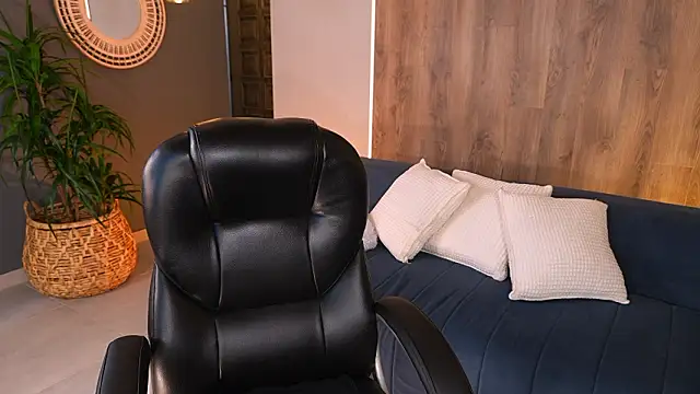 KateSunder online show from February 9, 1:53 pm