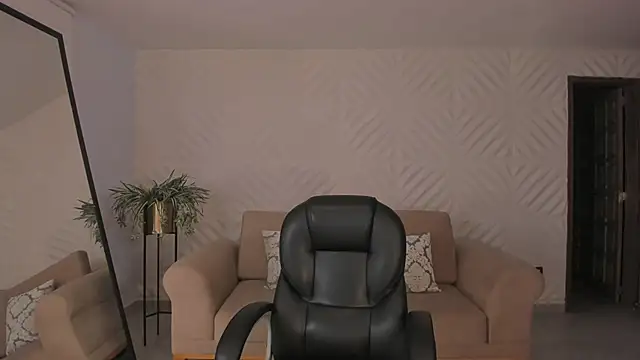 KateSunder online show from March 13, 11:37 am