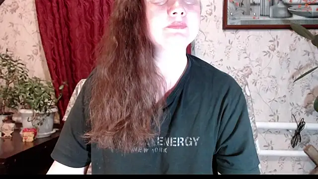 EmilyDoth online show from April 4, 4:24 pm