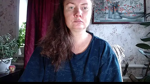 EmilyDoth online show from April 30, 9:05 am