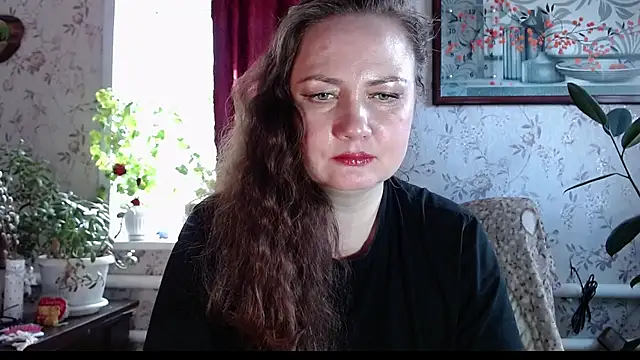 EmilyDoth online show from April 11, 5:48 am