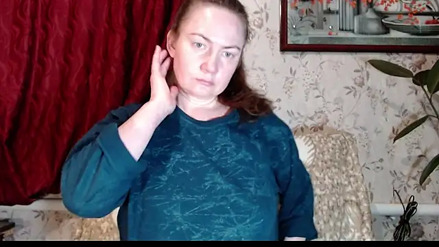 EmilyDoth online show from February 13, 1:55 pm