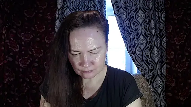 Snapshot of EmilyDoth chatting on November 30, 6:58 am EmilyDoth online show from November 30, 6:58 am