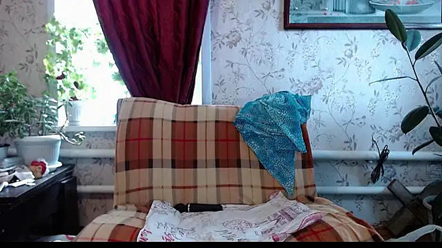 EmilyDoth online show from April 19, 6:36 am
