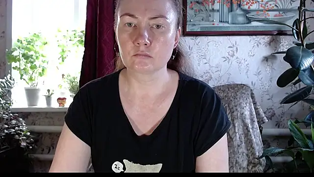 EmilyDoth online show from May 28, 6:54 am