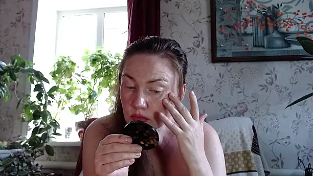 EmilyDoth online show from July 21, 7:10 am