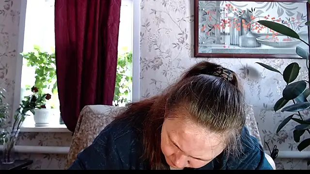 EmilyDoth online show from March 1, 5:51 am