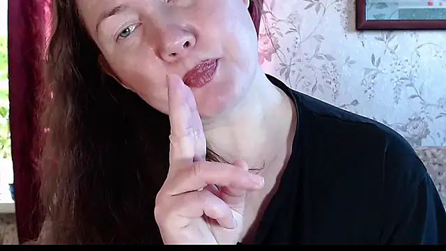 EmilyDoth online show from April 9, 4:36 am