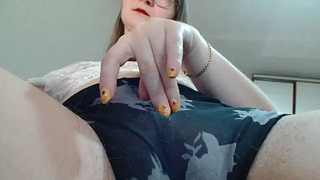 KiraGoldens online show from April 8, 6:37 am