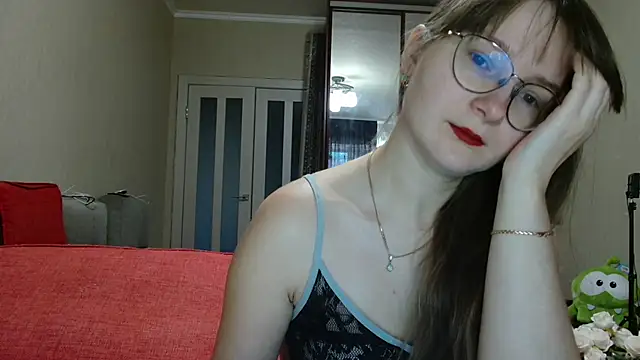 Snapshot of KiraGoldens chatting on November 4, 5:33 am KiraGoldens online show from November 4, 5:33 am