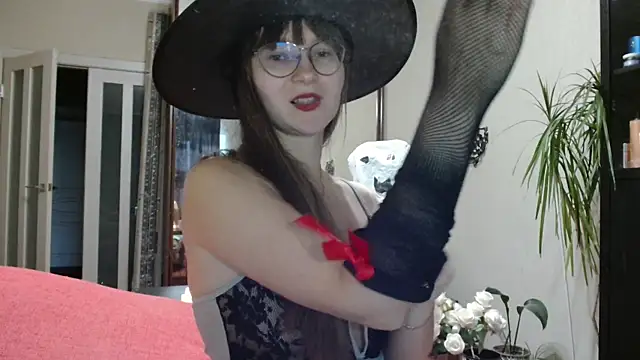 Snapshot of KiraGoldens chatting on October 30, 6:12 am KiraGoldens online show from October 30, 6:12 am